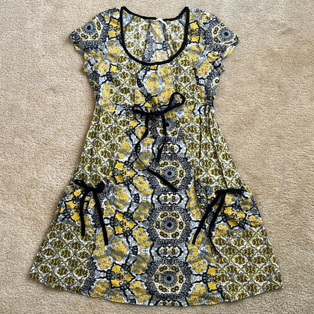 NWT Willow & Clay Black Yellow White Pattern Short Sleeve Dress in Women's XS